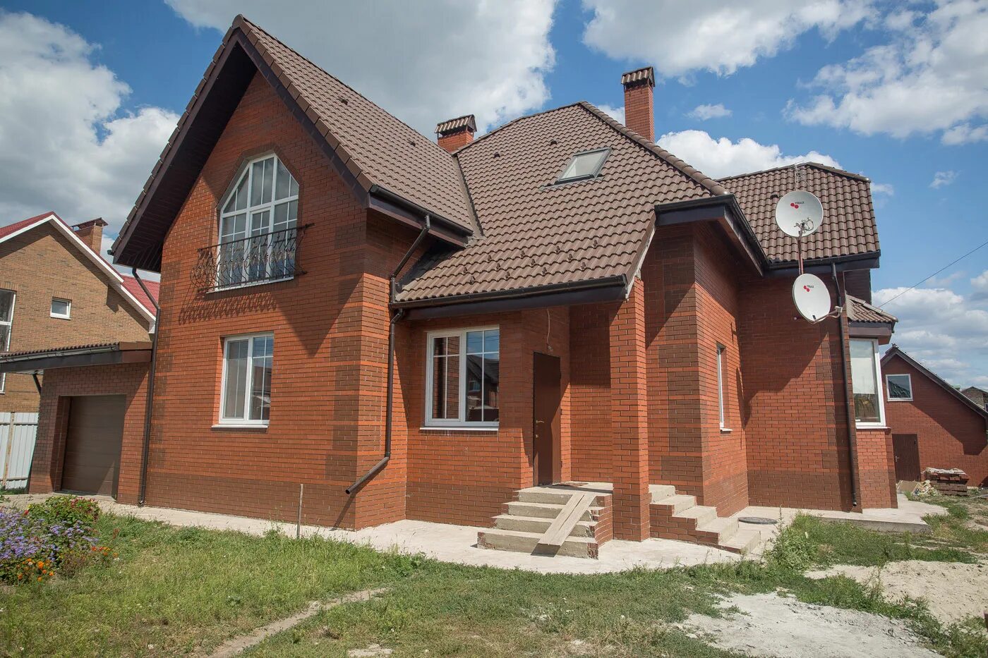 Строительство каменных домов под ключ. Шале дом из клееного бруса 250 кв. Каменные дома в подмосковье под ключ. Каменный коттедж. Каменный дом шале новорижское.