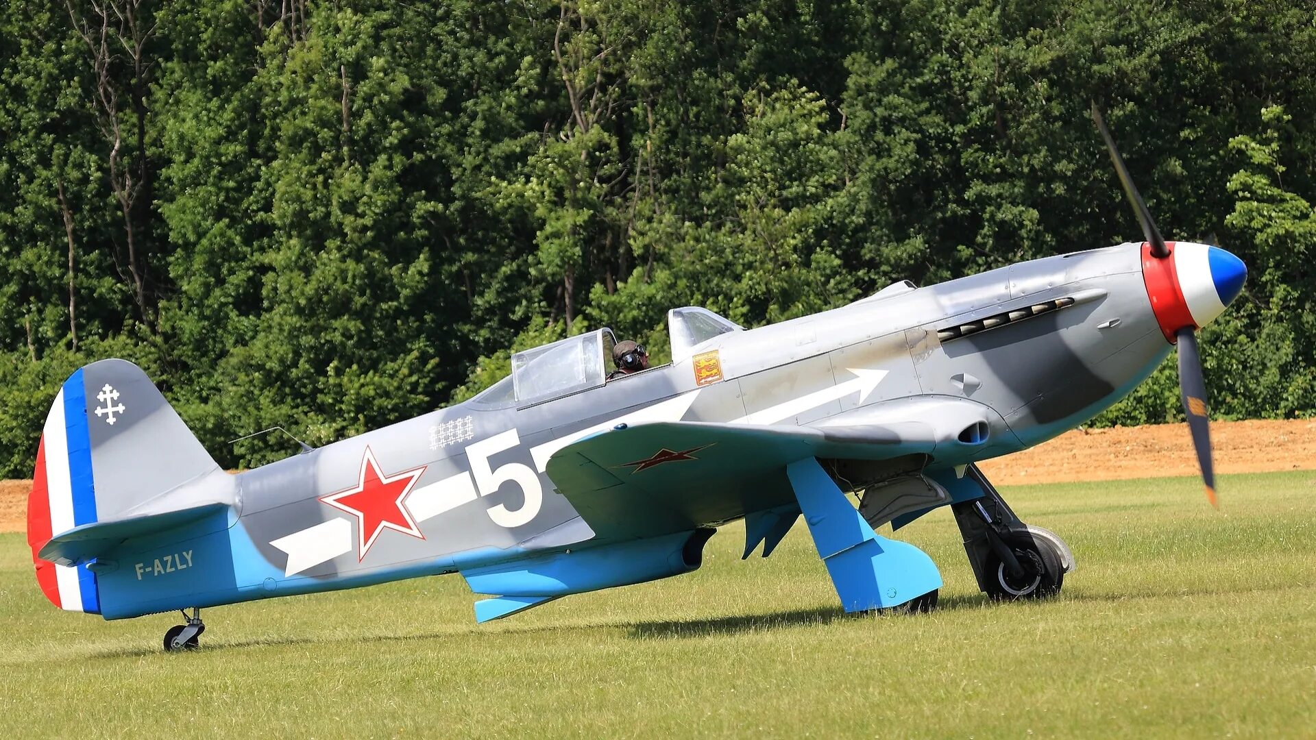Истребители яковлева. Yakovlev Yak-3. Як 3. Як-3 истребитель. Як 3 картинки.