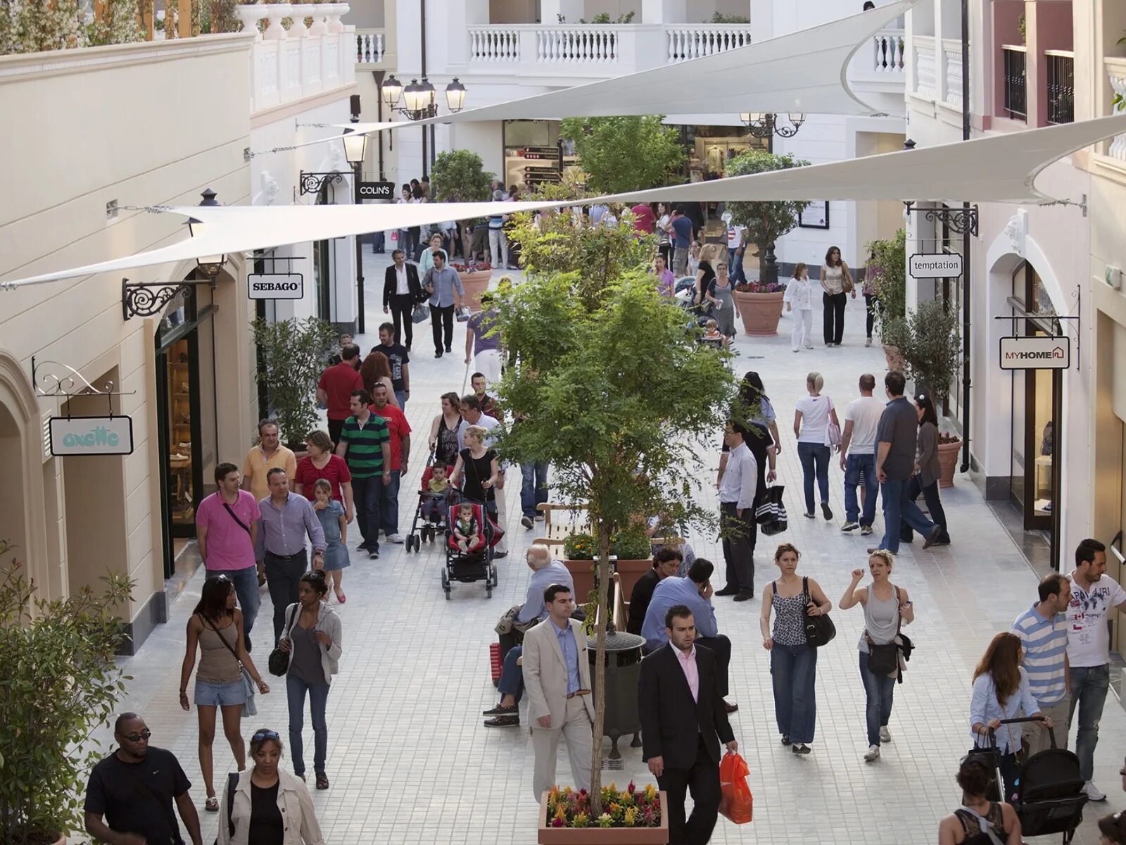 Outlets com. MCARTHURGLEN Outlet Athens. МАКАРТУР Глен аутлет. Mr Arthur Glen аутлет. Венеция мега аутлет Стамбул.