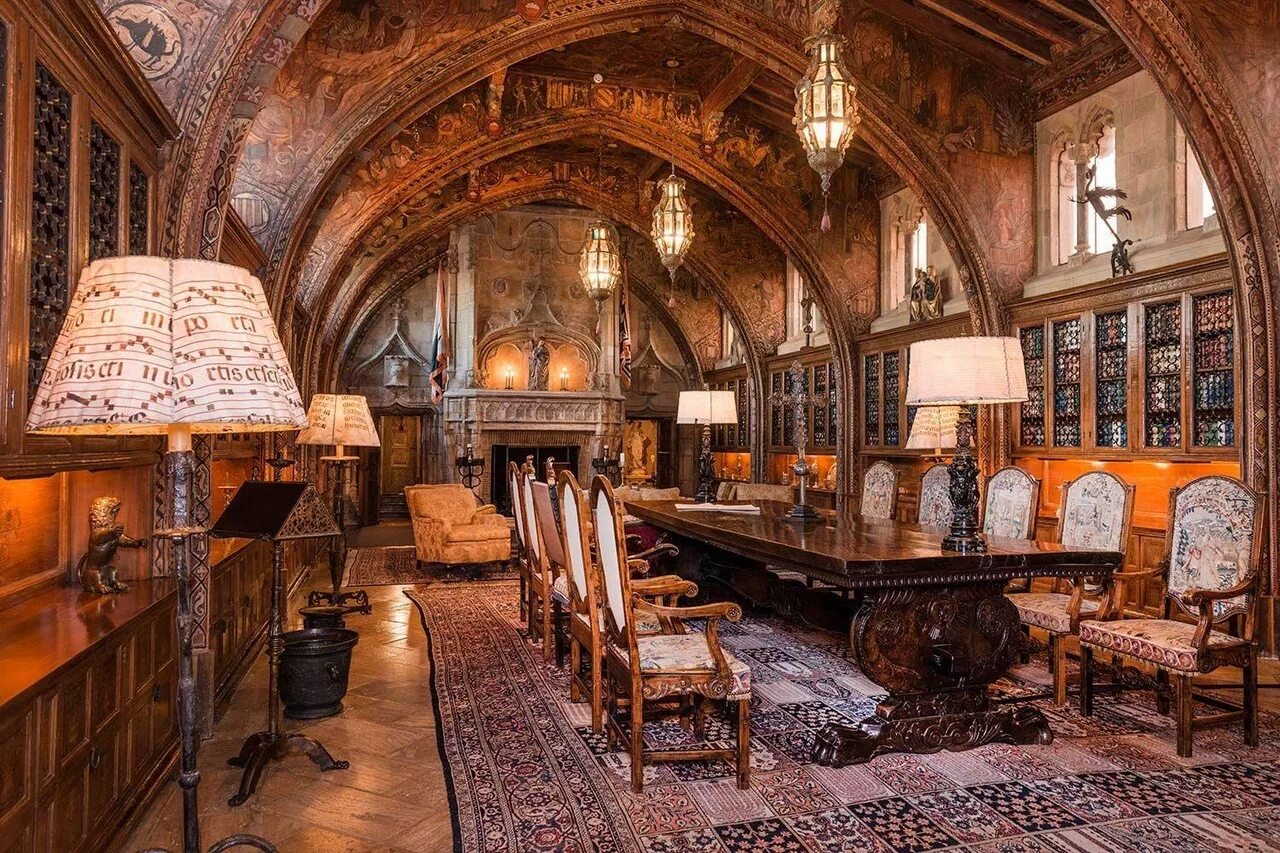 Зал в старинном замке. Библиотека Hearst Castle. Hearst Castle интерьер. Замок Эльц интерьер библиотека.