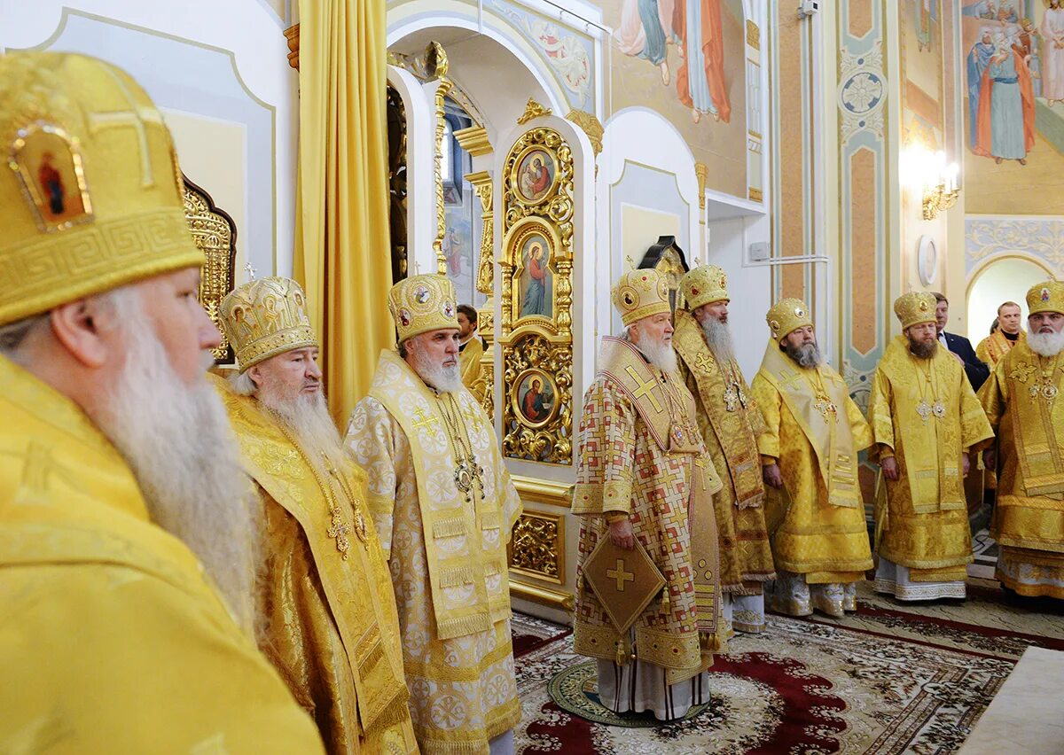 служба в михайловском соборе ижевск. служба в михайловском соборе ижевск. духовенство свято михайловского собора ижевск. архангельский кафедральный собор рождество. ижевская патриархия.