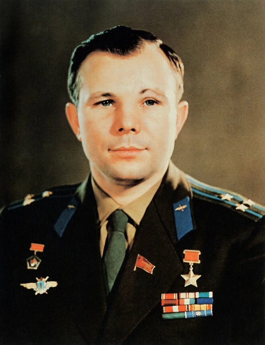 Год рождения ю гагарина. Юрия Алексеевича Гагарина. Ю Гагарин космонавт.