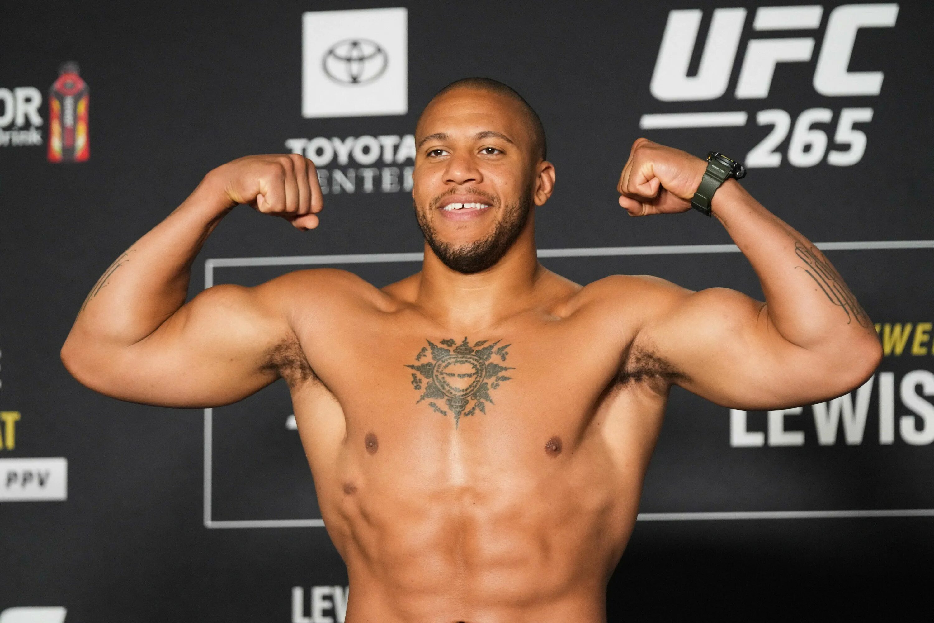 Сирил ган ufc. Сирил ган взвешивание. джон джонс. сирил ган джон джонс.