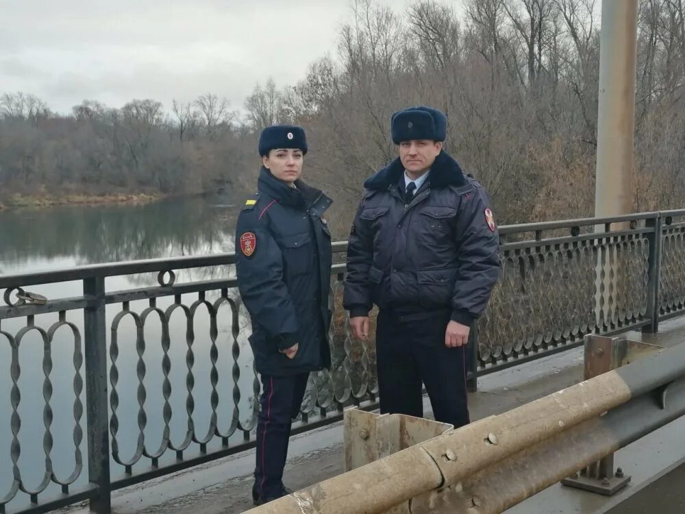 Через бугуруслан. Бугуруслан мост. бугуруслан мост через кинель. сотрудница полиции. росгвардия бугуруслан.