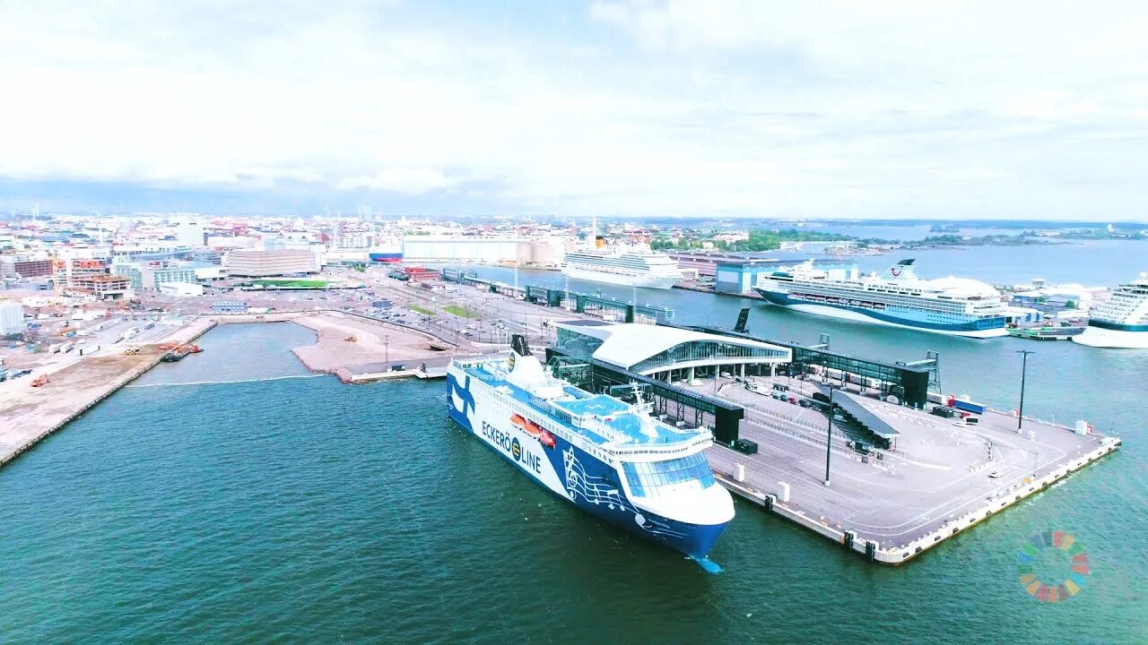 Западная гавань Хельсинки. Порт Хельсинки. Хельсинки Финляндия порт. Речной порт Хельсинки.