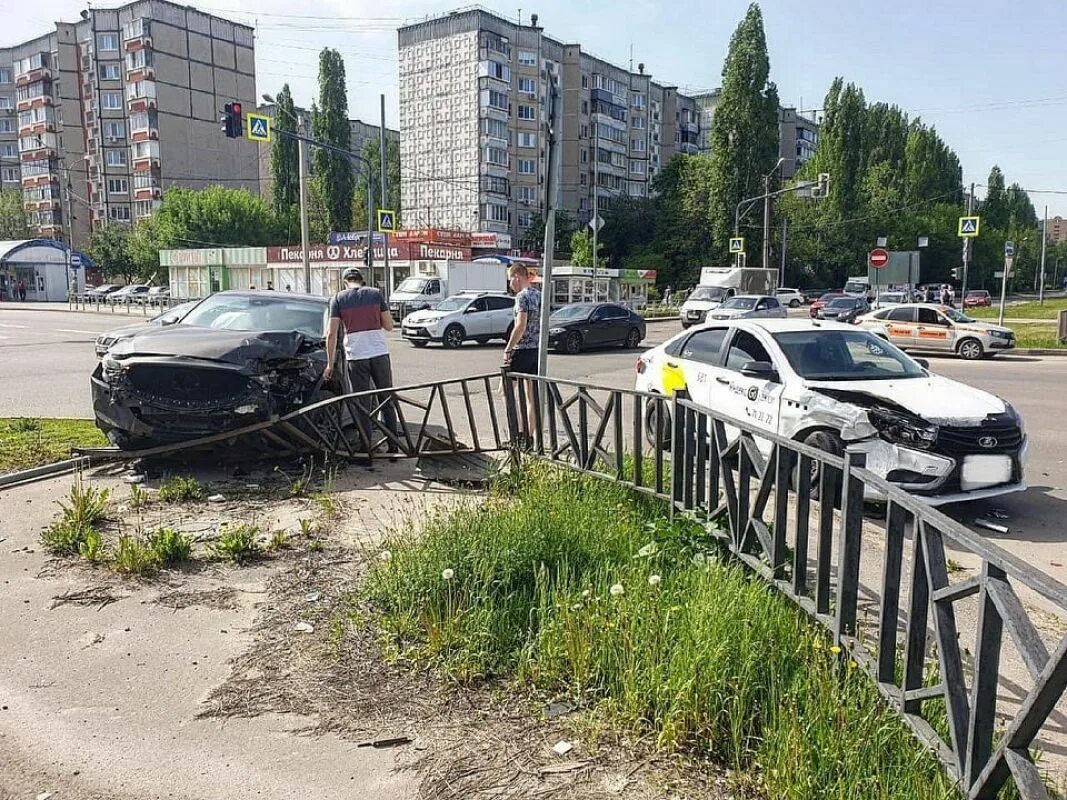 Новости про г. Город 48 Липецк. Авария на Стаханова в Липецке сегодня. Липецк перекресток Стаханова и 60 лет СССР.