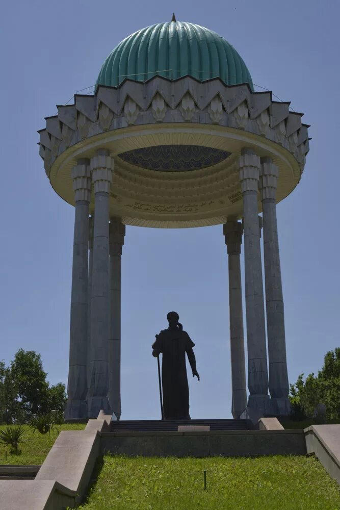 Время час узбекистан. Фото Навоий. Астана Алишер Навои памятник фото фото.
