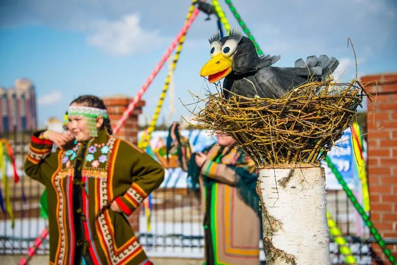 Праздник ханты и манси. Вурна Хатл Вороний день. Ханты и манси Вороний день. Ворон Ханты манси. Ворона ворна Хатл.