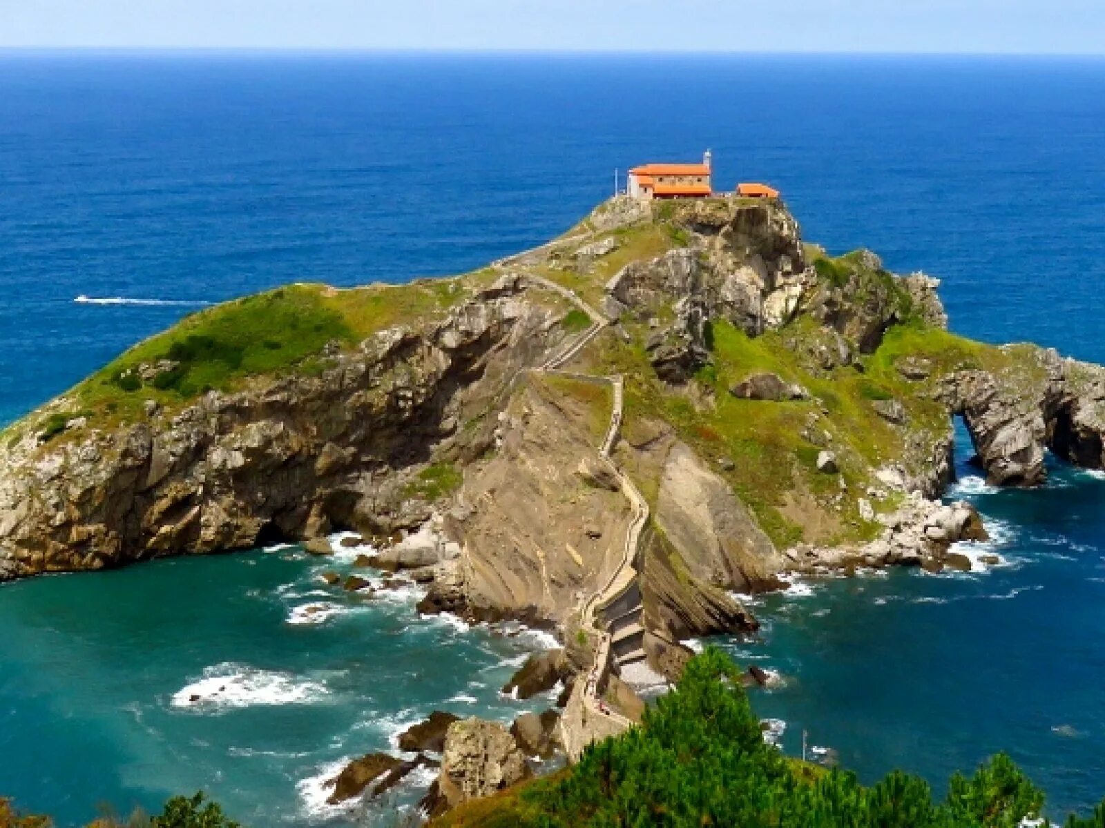 Coast country. Столица Басков в Испании. Земля Басков Испания. Берег Басков Франция. Регион Басков Франция.