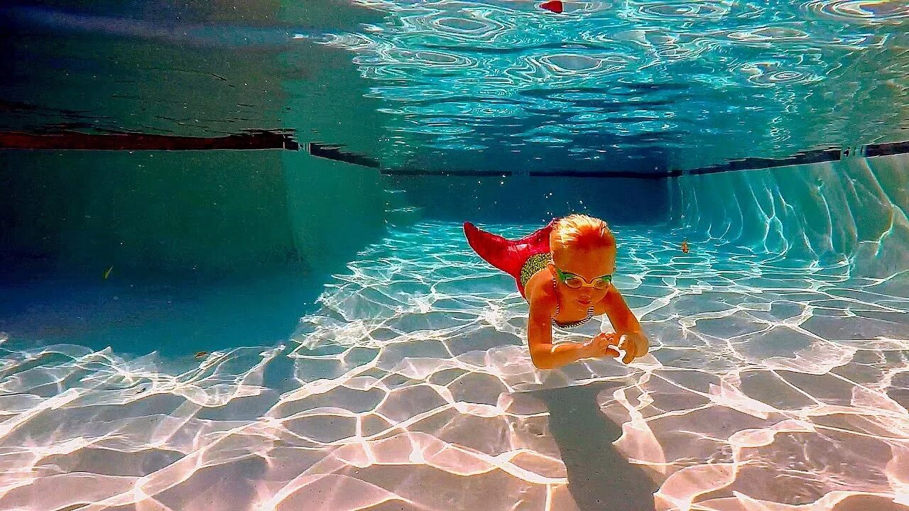 Watch me swim. Mermaid in Pool. Фотографии на тему «swimming Pool». Dimension of Pool. Summer swimming Pool.