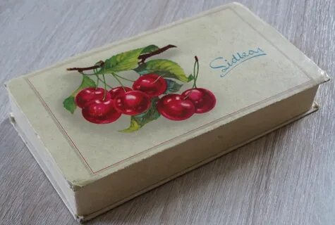 Коробка вишни