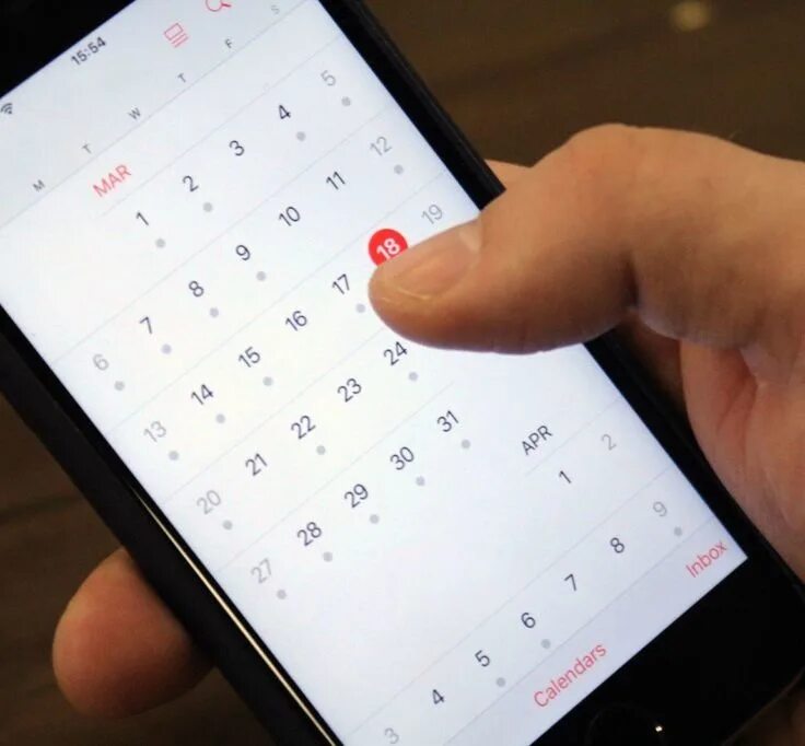 Календарь в телефоне. Как сделать прикольное приложение календарь. Как в смартфоне выделить в календаре дни.