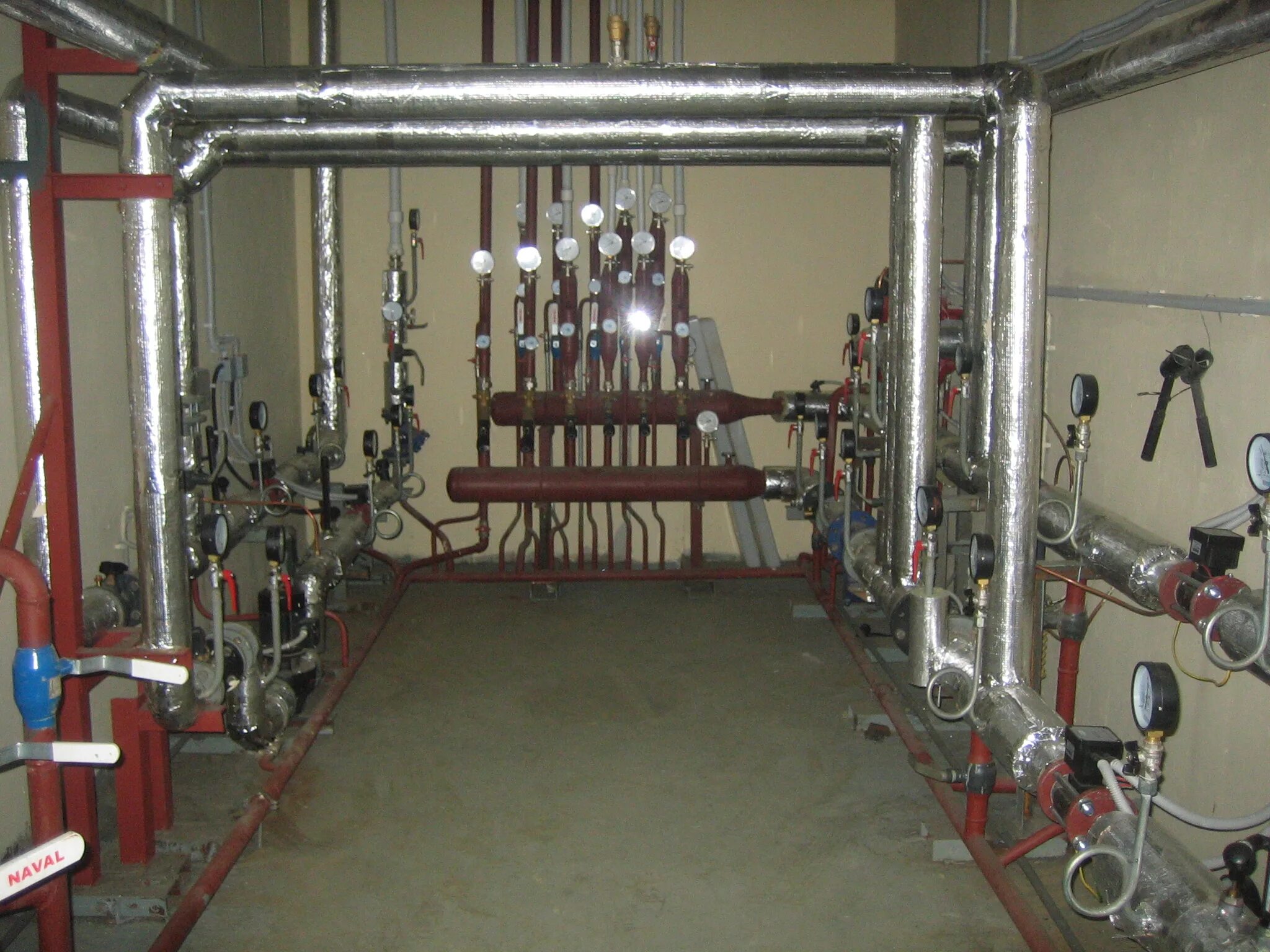 регулятор перепада давления в итп. отделка в помещении итп. тепловые пункты (цтп итп). монтаж теплового оборудования. сварочные монтажные работы итп.