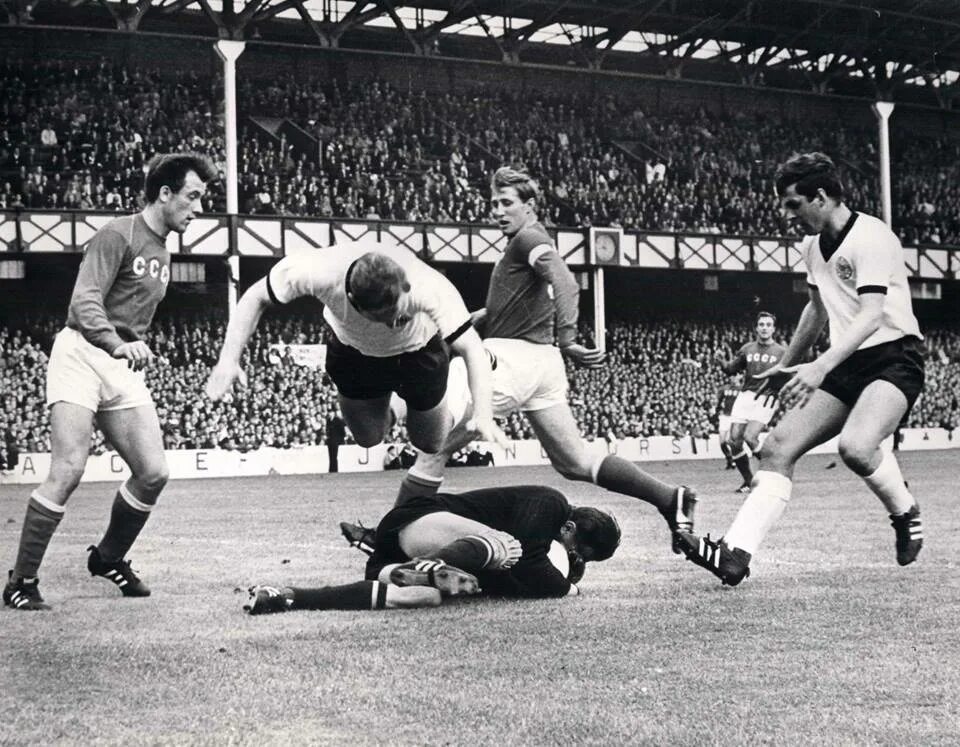 Зарождение футбола в англии. Футбол в англии 1863. Сборная россии по футболу 1912. Евро-1968 сборная италии. История фк.