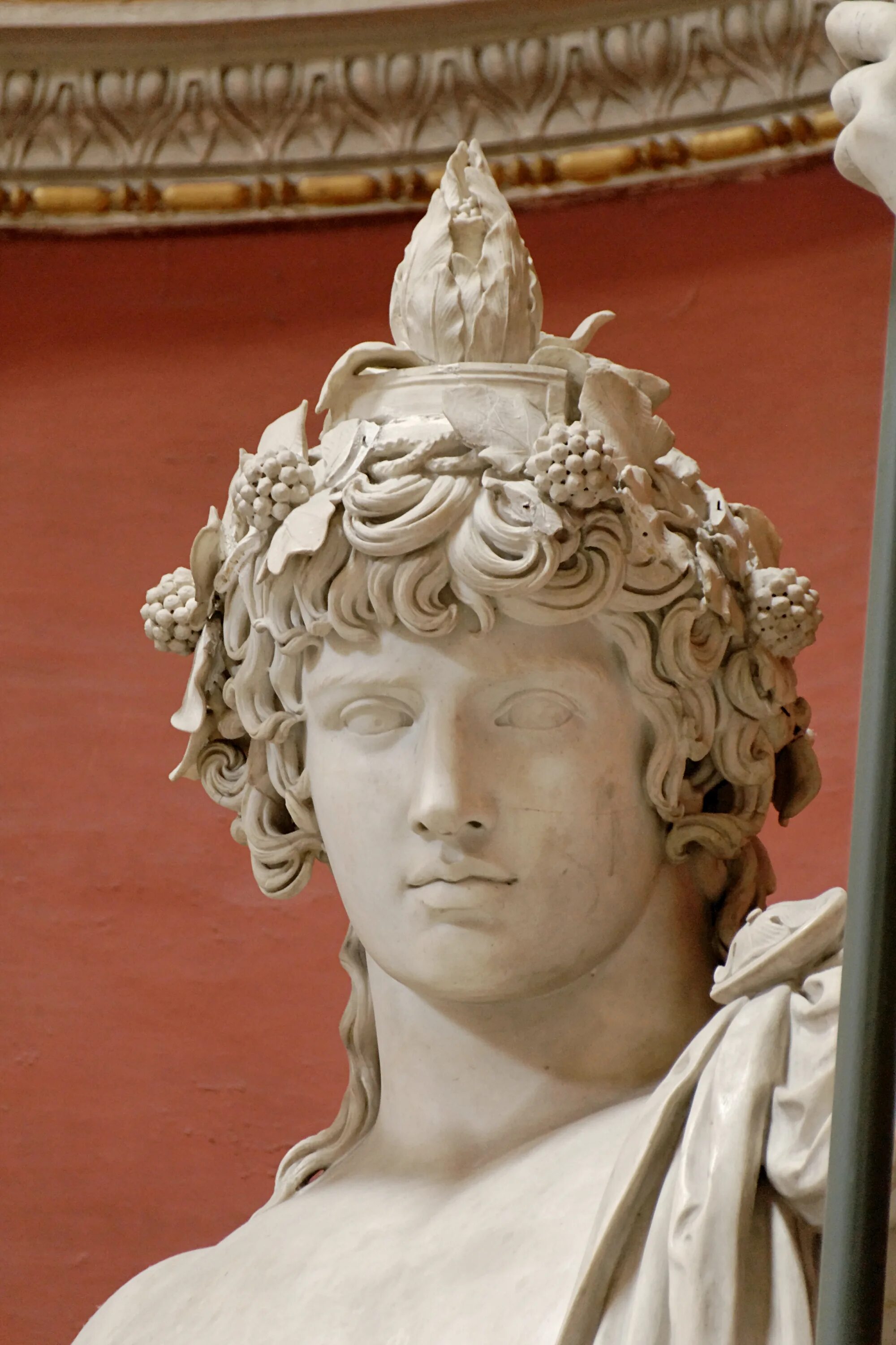Голова на греческом. Антиной Дионис. Скульптура Дионис Антиной. Портрет Антиноя Рим. Антиной Осирис.