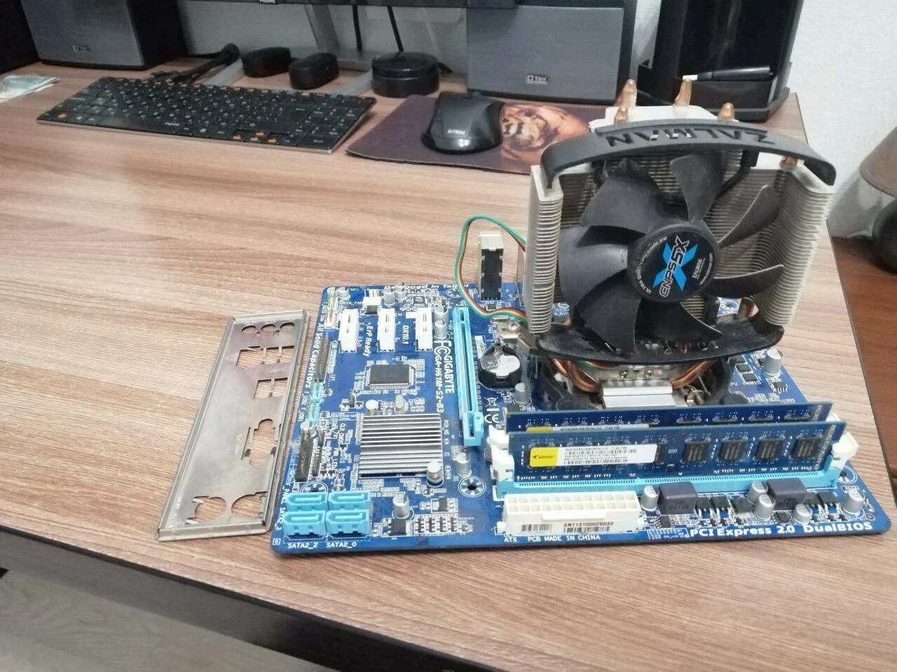Серверная материнская плата asus 8 слотов памяти. Материнская плата с процессором бу. Asus rampage v extreme x99. Материнская плата с процессором бу. Материнская плата с процессором бу.