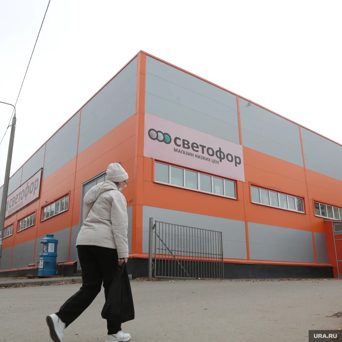 Рынок г александровск. Магазин светофор в ставрополе. Продукты в светофоре. Магазин светофор рыбинск. Светофор мебель стеллаж.