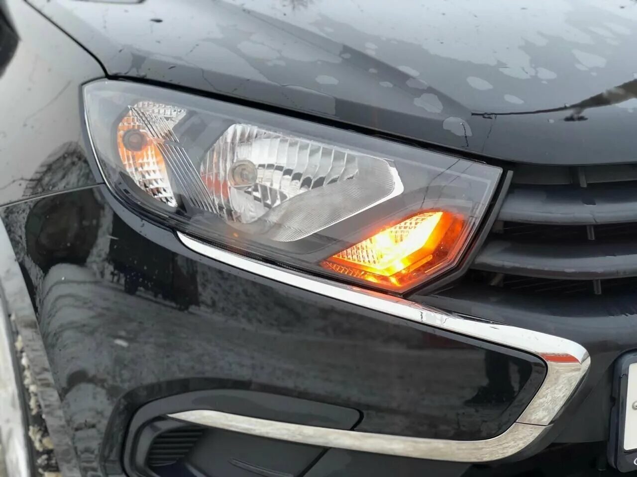 Светодиодные дхо желтые гранта фл. Оранжевые ходовые огни гранта 2. Ходовые огни на авто оранжевые. Дхо гранта фл. Гранта фл оранжевые габариты.