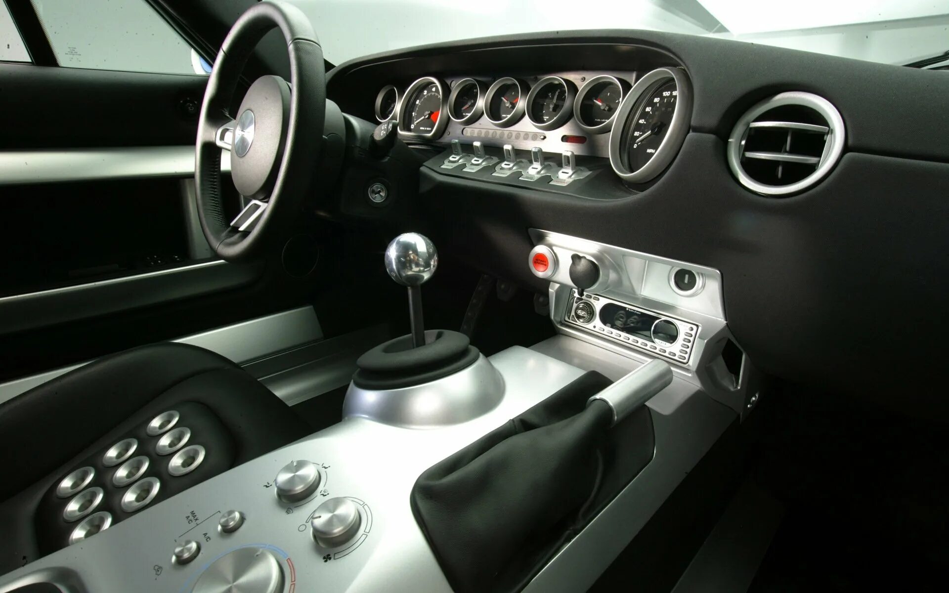 Торпеда раве. Ford gt 2005 Interior. Ford gt 2005 салон. Ford gt Interior. Форд gt40 салон.