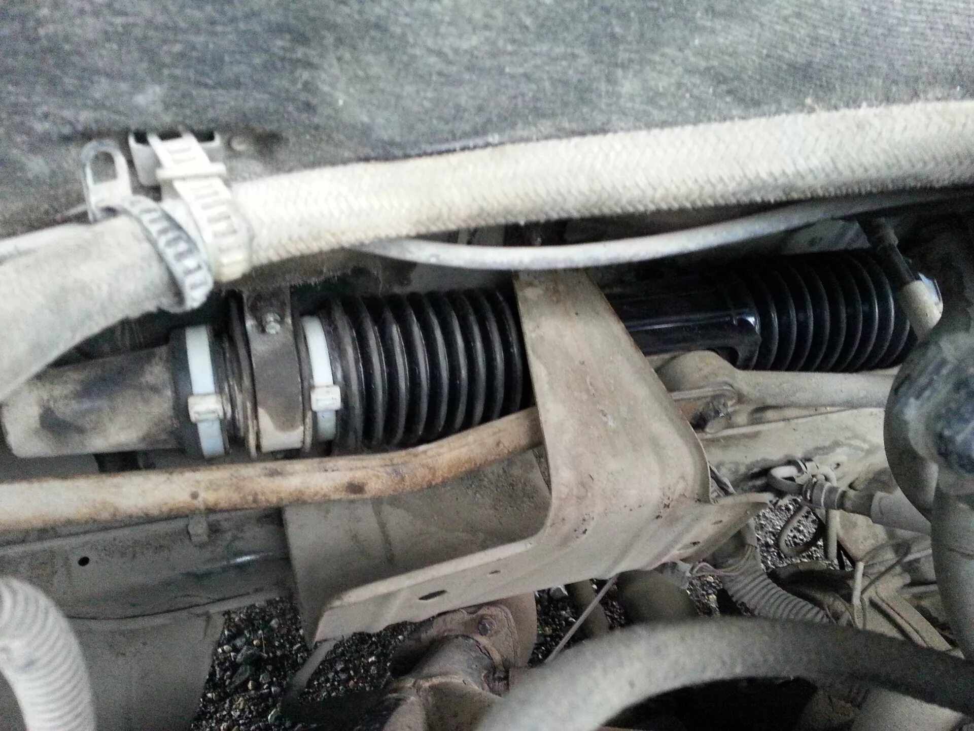 Как поменять рулевую на приоре. Как поменять рулевую на приоре. Пыльник рулевой рейки приора гур. Как поменять рулевую на приоре. Рулевая тяга лада приора.