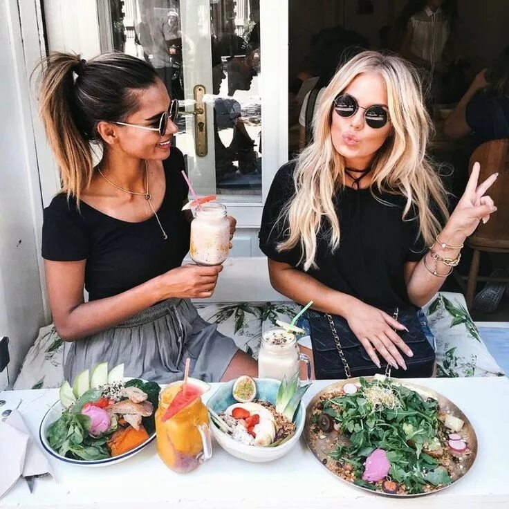 9 Times Celebs Proved They Love Pizza Just As Much As We Do Khloe, Khloe kardash
