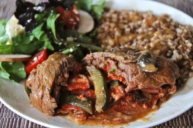 Гречка с мясом калории. Сколько ккал в тушеной говядине. Гречка с мясом калории. Гречка с мясом калории. Таблица калорийности отварных круп на 100 грамм.