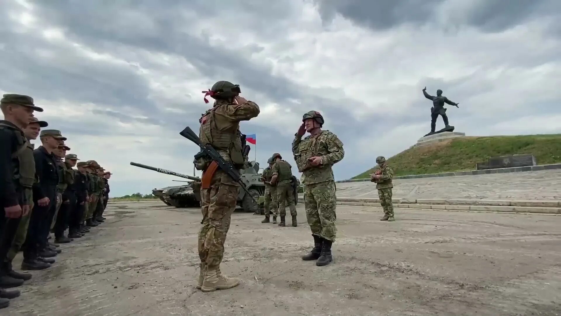 Россия военная операция новости. Лапин наградил военных. Специальная Военная операция. Российские военные в Сирии. Донбасс солдаты награждение.