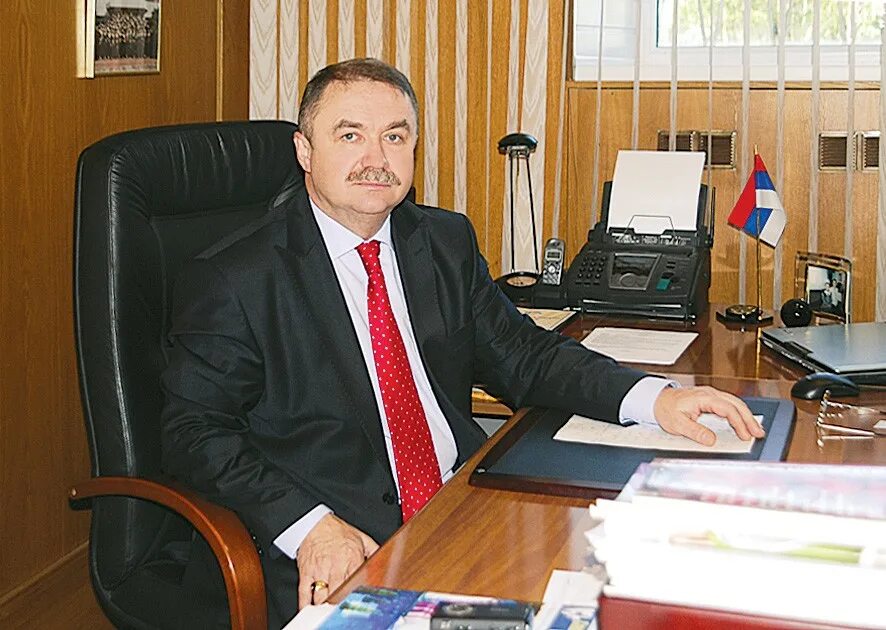 Главврач 1 городской больницы нижневартовска. Боруроева нижневартовск врач. Нижневартовск главный врач. Главный врач нижневартовской поликлиники. Нижневартовск главный врач.