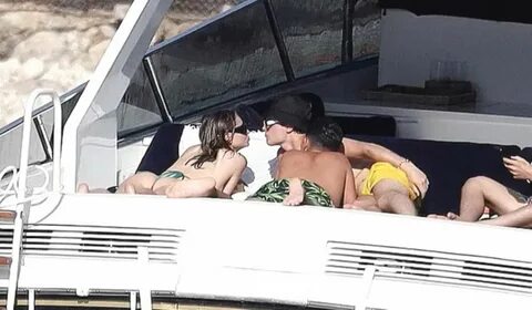 Дочь Хайди Клум в откровенном зеленом бикини отдохнула на яхте с бойфрендом...