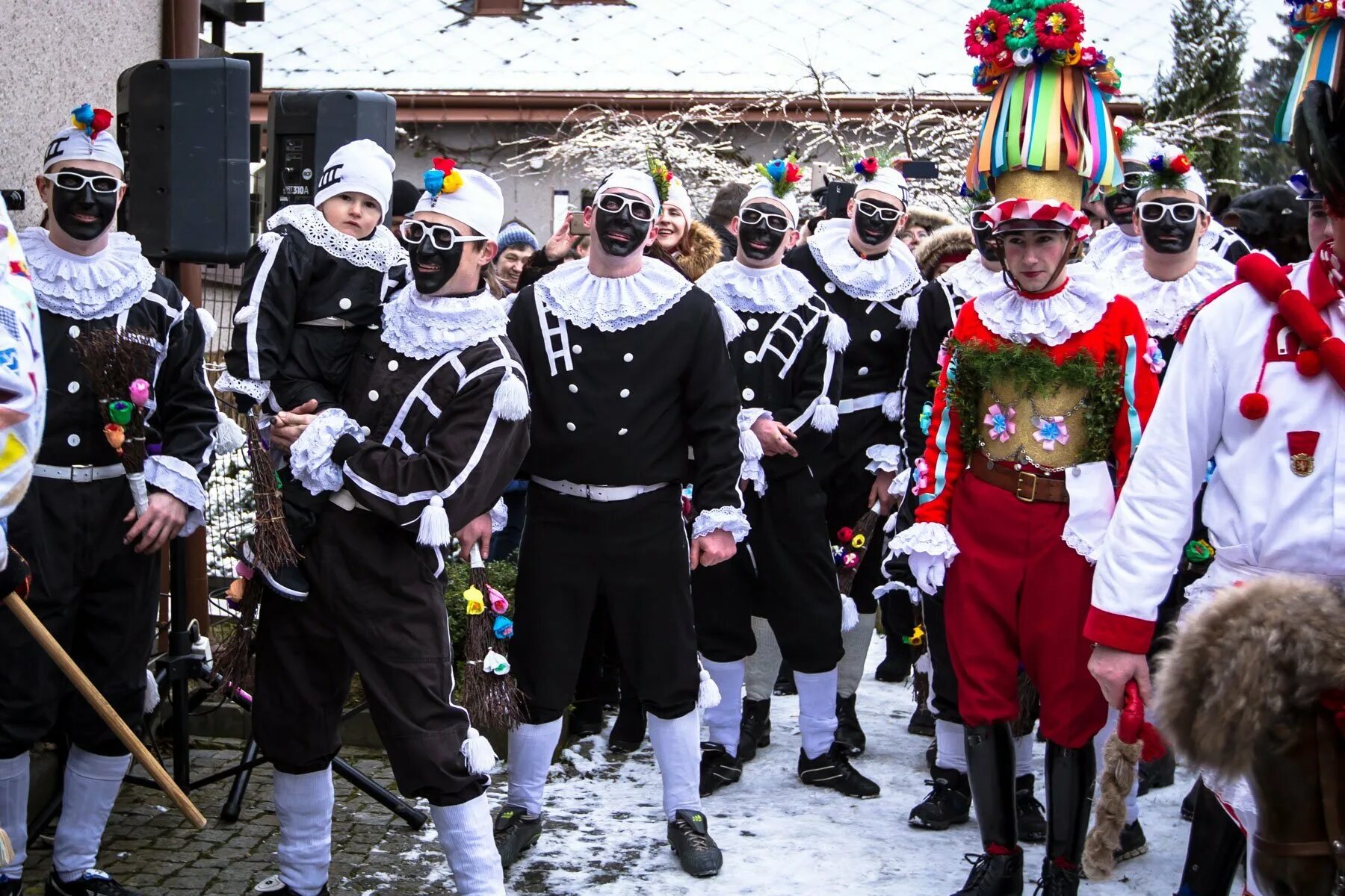 Зимний карнавал в квебеке. Зимний карнавал. Мясопуст чехия. Зимний карнавал. Зимний карнавал.