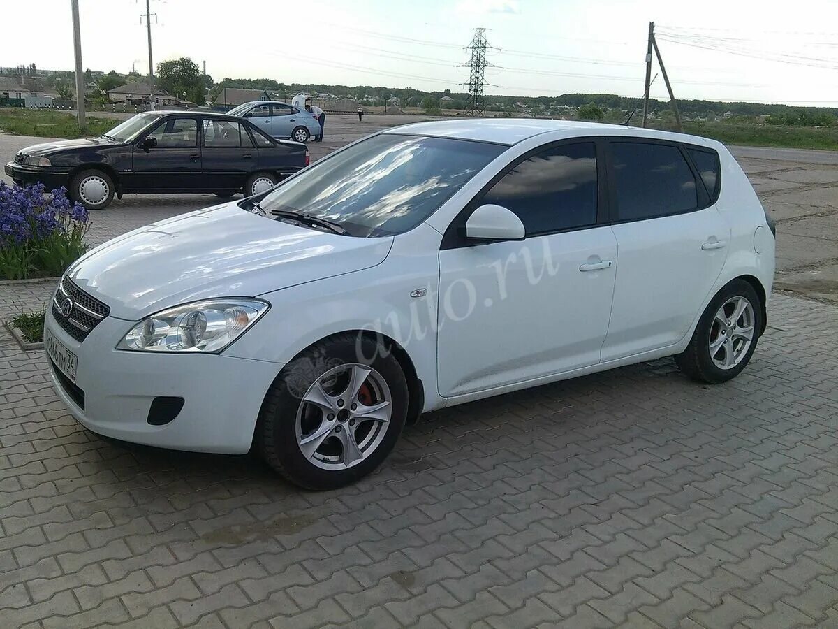 Купить киа сид 2008 года. Kia Ceed 2008 белая. Kia Ceed 2008 хэтчбек. СИД 2008 хэтчбек. Kia Ceed 2009 хэтчбек белый.