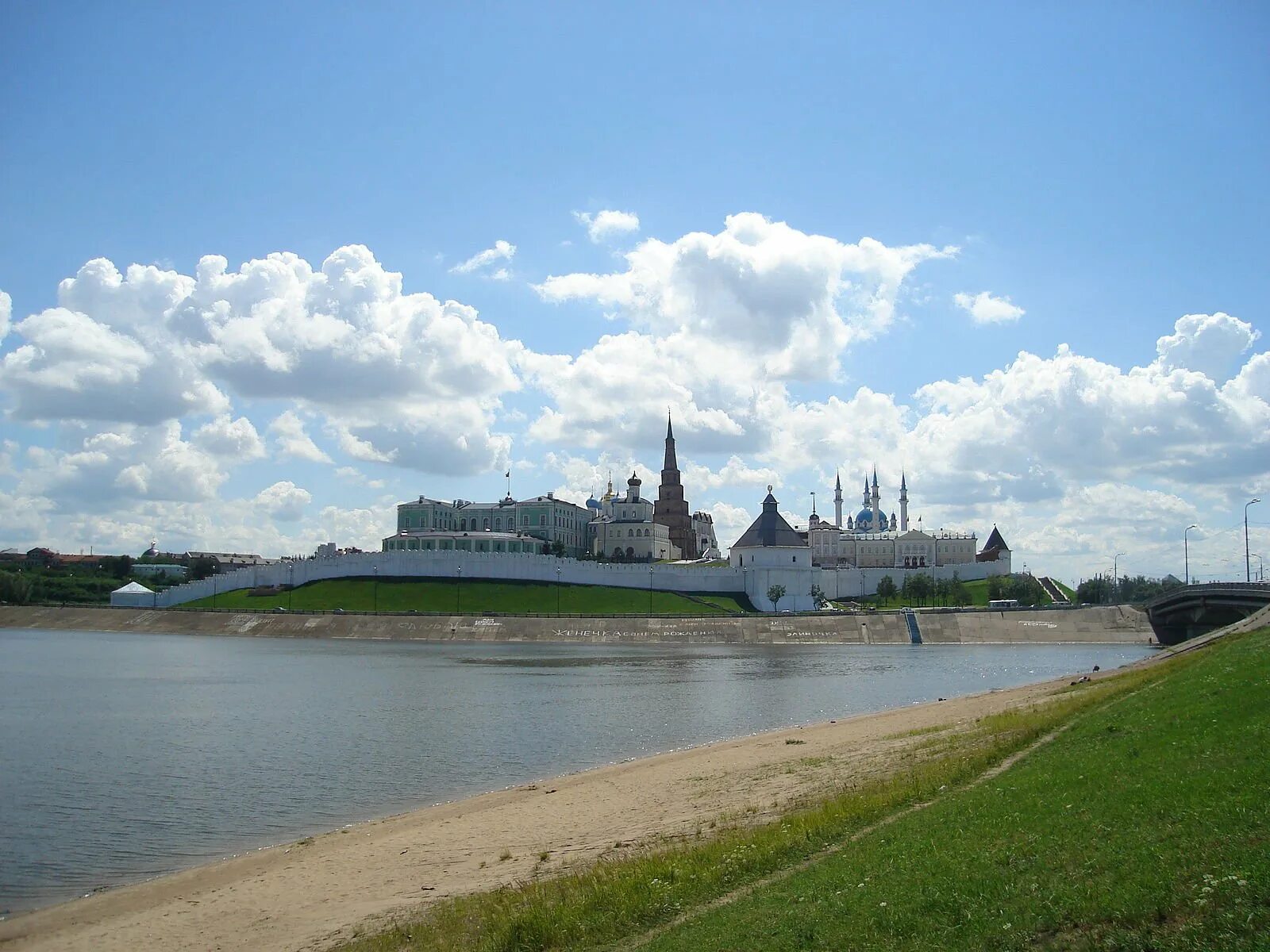 Казань расположена на реке. Река Казанка в Казани. Река Волга в Казани. Казань река Волга и Казанка. Достопримечательности Казани на реке Казанка.