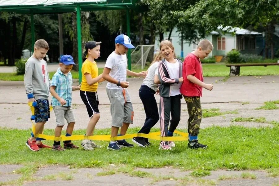 Дол счастливое. Счастливый лагерь. Летний лагерь счастливые лица. Москва, детский лагерь 'счастливые лица".