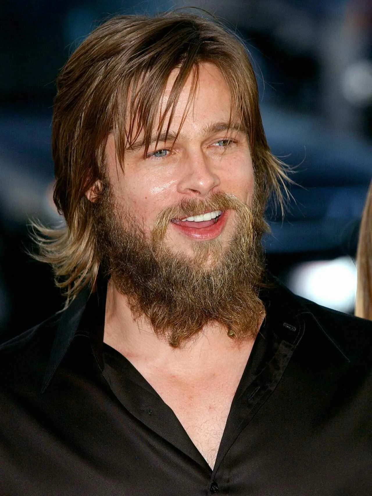 Длинная бородка. Brad Pitt Beard. Брэд Питт с бородой. Брэд Питт с длинными волосами. Мужские причёски с длинными волосами.