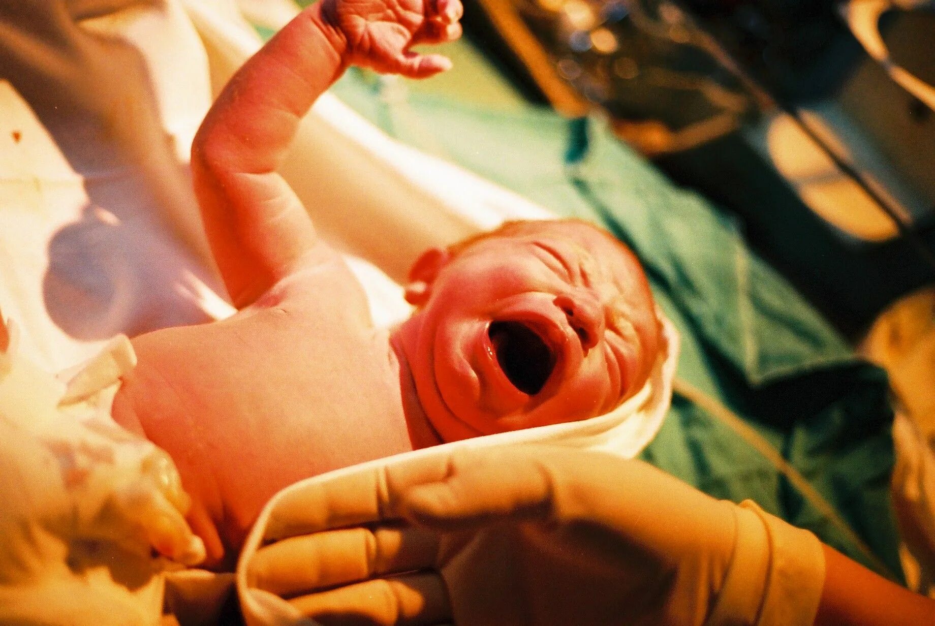 Процесс рождения ребенка в роддоме. Новорожденный в родильном зале. Первые в роду в ней нет души