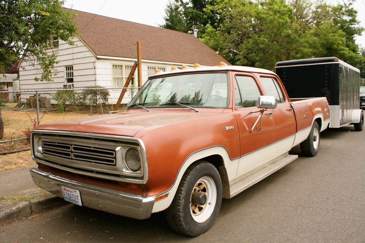 Старый пикапер. Dodge d200 1976. Dodge Pickup 1990. 1973 GMC Crew Cab. Chevrolet Crew Cab 1970.