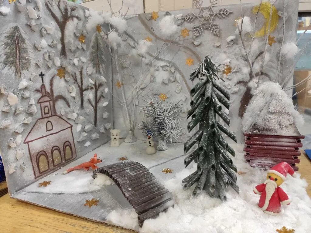 Зимняя композиция в детский сад. Поделки зима для детского сада. Зимние поделки в детский садик. Зимние поделки в садик своими руками. Зимняя сказка в садик.