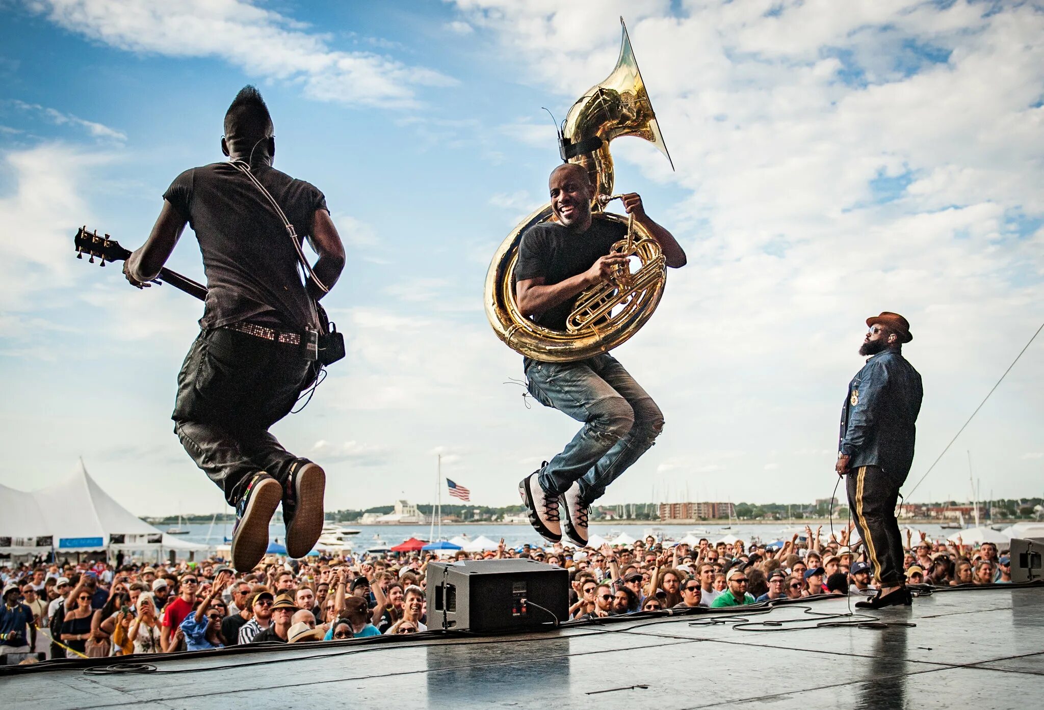 Popping festival. Newport Jazz Festival. Фестиваль джаза в Ньюпорте. Джазовые музыкальные фестивали. Музыкальный фестиваль в Америке.