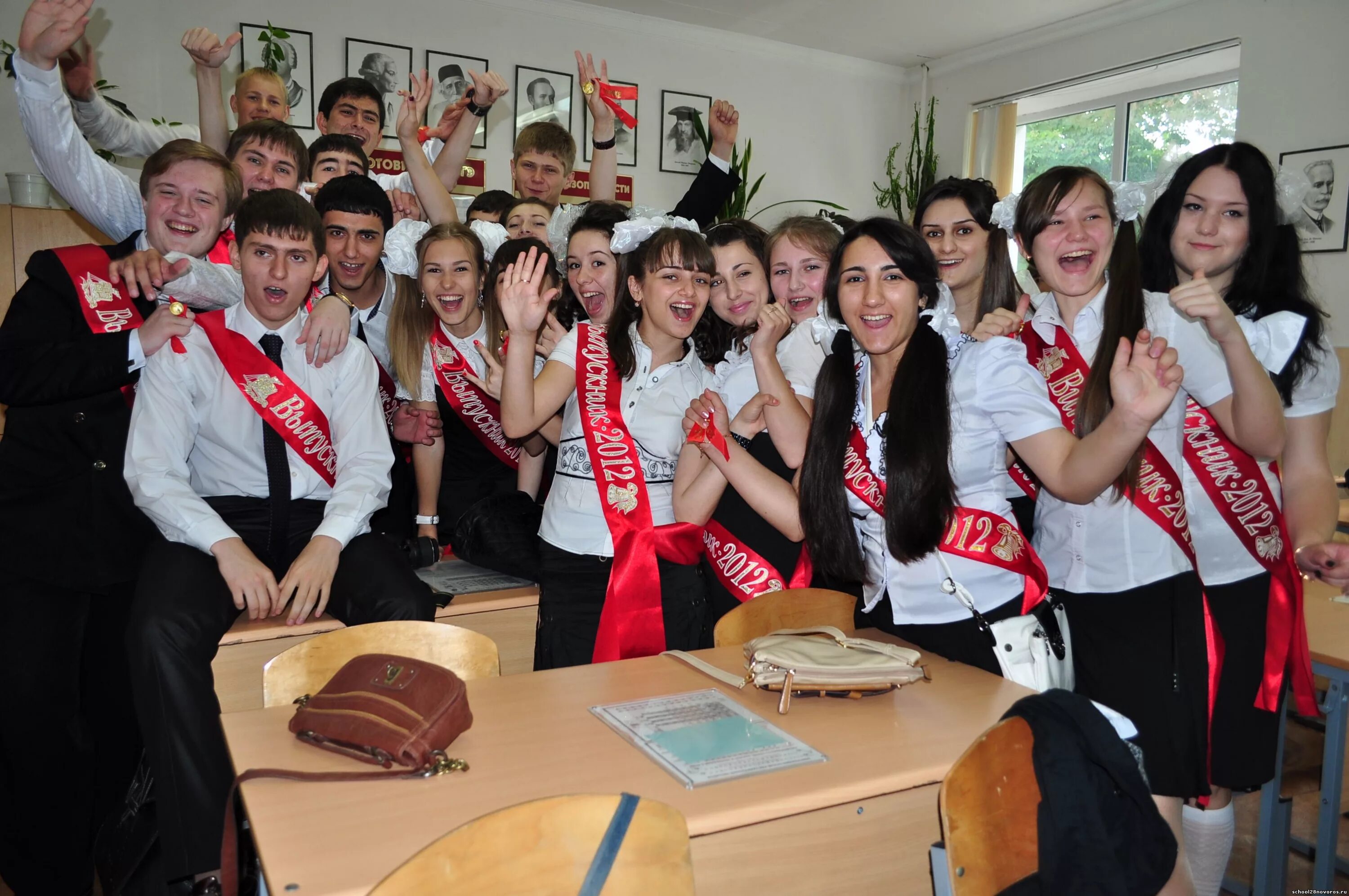 в школу в 28 лет. лицей 3 старый оскол. ученики школы 28. гимназия 28 город ревда.