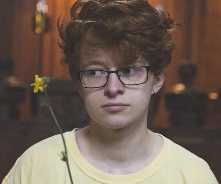 Робин Скиннер Cavetown. Робби Cavetown. Cavetown певец. Cavetown солист. Lemon boy