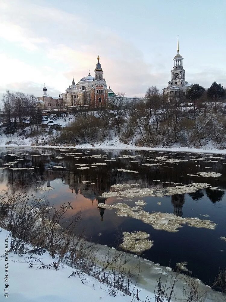 Борисоглебский монастырь Торжок. Монастыри Тверской области. Панорама Борисоглебского монастыря в Торжке. Тверская область 40 монастырь.