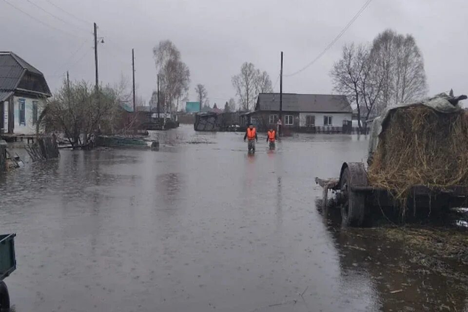 Паводок в алтайском крае сегодня. Красногорское Алтайский край потоп. Наводнение 2021 на Алтае. Наводнение в Алтайском крае 2010 год. Алтайский край паводок 2004.