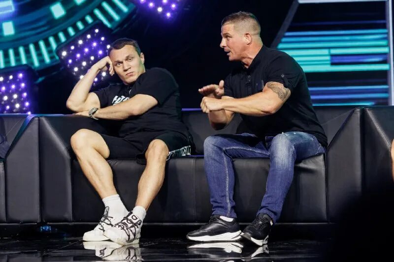 Ли реванш. Локомотив торпедо хоккей 5 августа. Ли реванш. Пол против диаза покажели в канале телевидения. Эдди хирн и диллиан уайт.