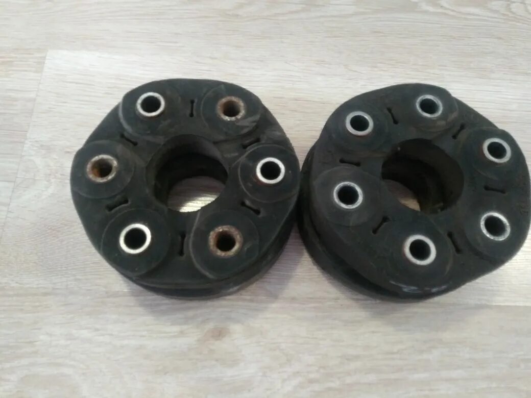 Муфта кардана мерседес w124. Муфта кардана переднего w140. Передняя эластичная муфта мерседес 124. Муфта 124. Муфта кардана мерседес 124.