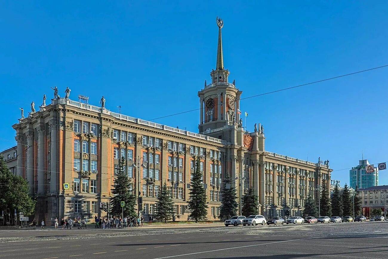 Горсовет Екатеринбург сталинский Ампир. Здание городской Думы Екатеринбург. Здание мэрии Екатеринбурга. Здание администрации ЕКБ площадь 1905.