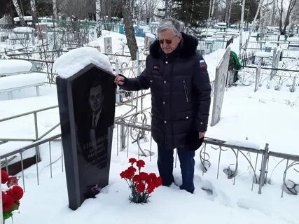 На могиле друга