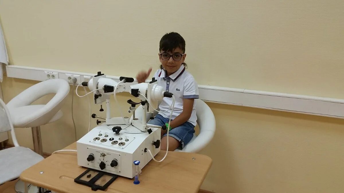 аппаратная коррекция амблиопии. ортоптика. скиаскопия глаза. прибор для коррекции косоглазия. больница для детей с косоглазием.