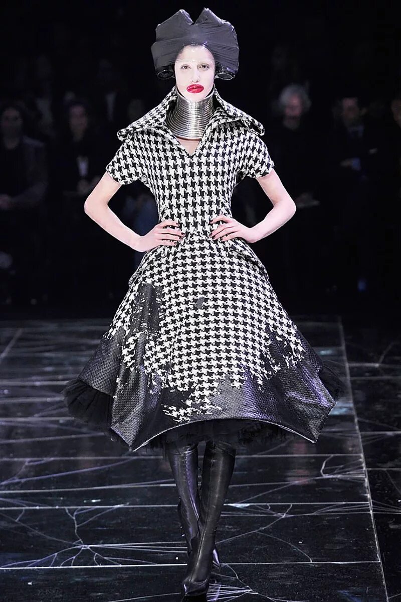Mcqueen одежда. Mcqueen одежда