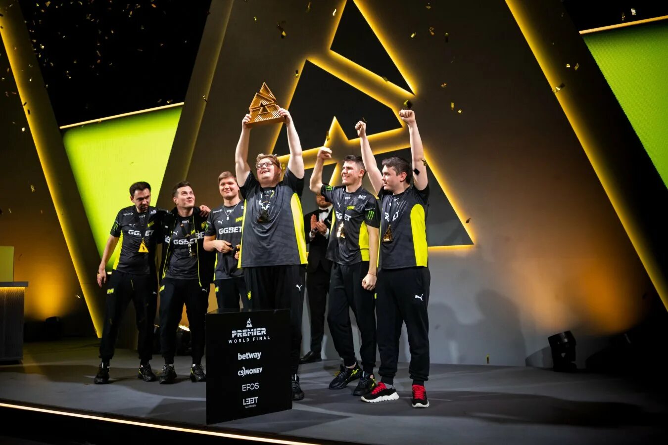 Natus vincere pain gaming. Нави КС го 2022. Нави Бласт 2021. Нави выиграли Бласт 2021. Команда нави КС го 2022.