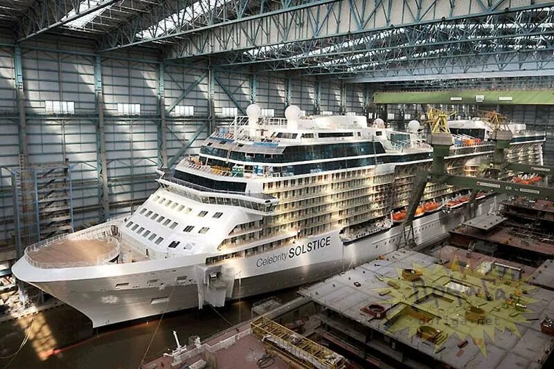 Майер верфь Папенбург. Верфь «Meyer Werft Dockhalle 2». Корабль Celebrity Solstice круизный. Верфи самсунг судостроительные. Город производства судов